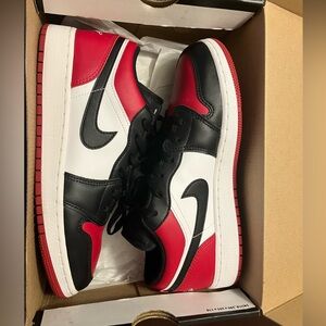 Nike Men's Black, Red, and White Sneakers